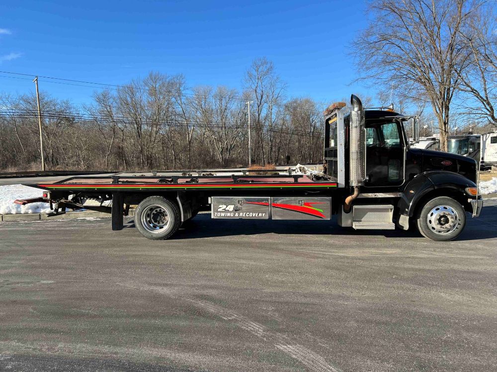 2010 Peterbilt (Key #5242) 2